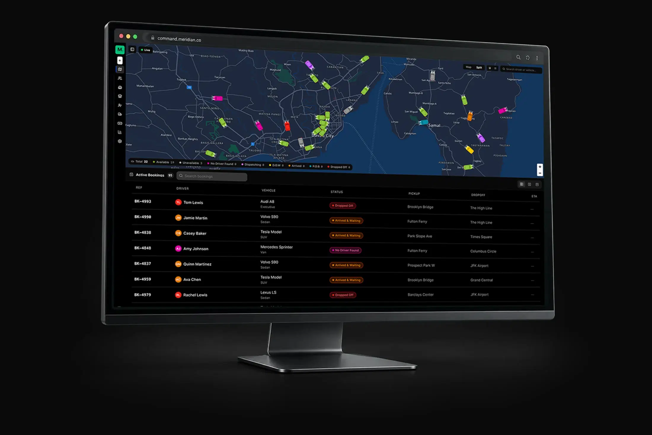 Ilustración de Command Center con la marca Meridian en un monitor, con el mapa de la flota en directo y los detalles de los viajes
